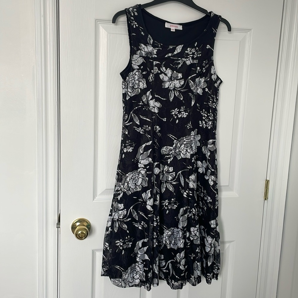 SUMMER SALE- Jolie robe noir et blanc. Grenier
